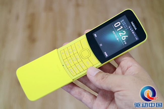 诺基亚82104g对比诺基亚81104g,诺基亚8110香蕉机解锁
