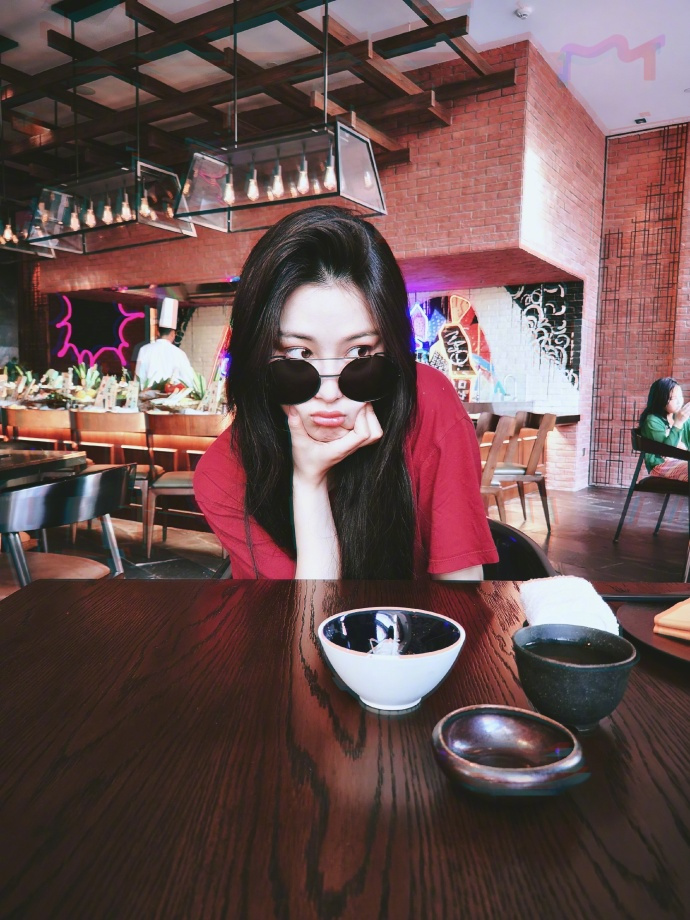 张馨予何捷高甜片段,张馨予和何捷秀亲密视频