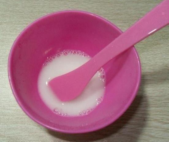 牙膏兑啥玩意儿抹脸有效果,牙膏涂脸怎样用白一整天