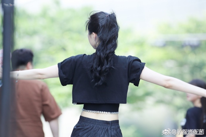 韩国女团apink孙娜恩黄色发色,apink女团孙娜恩