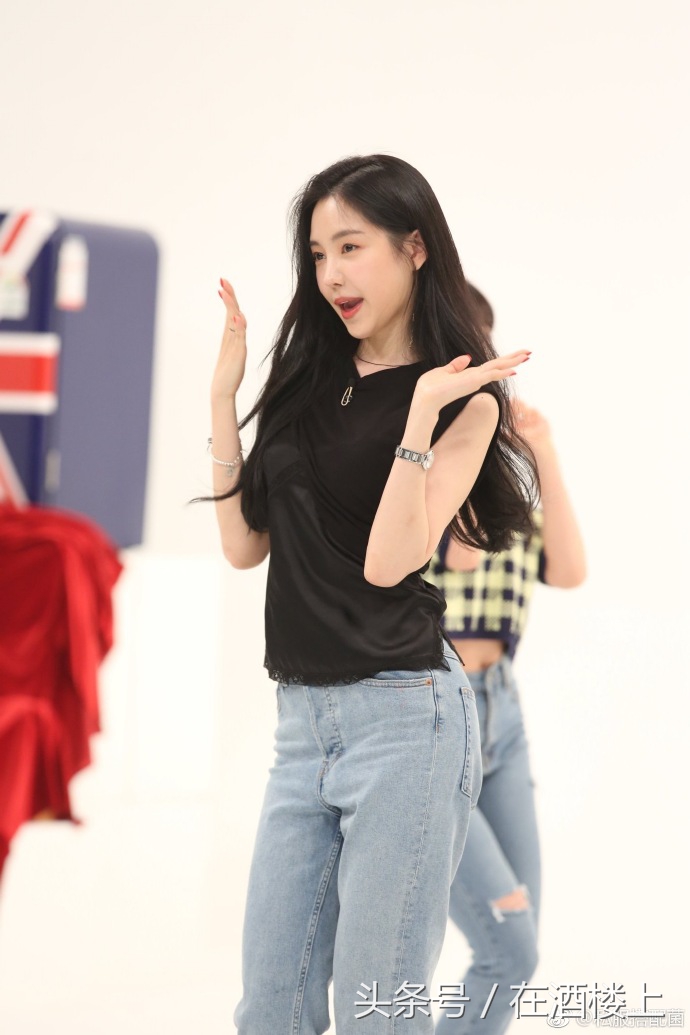 韩国女团apink孙娜恩黄色发色,apink女团孙娜恩