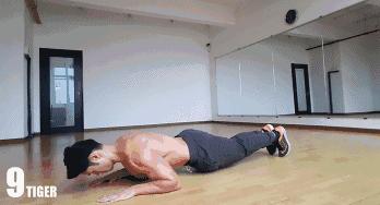 胸肌训练顺带练一下三头肌,徒手练胸肌跟肱二头肌