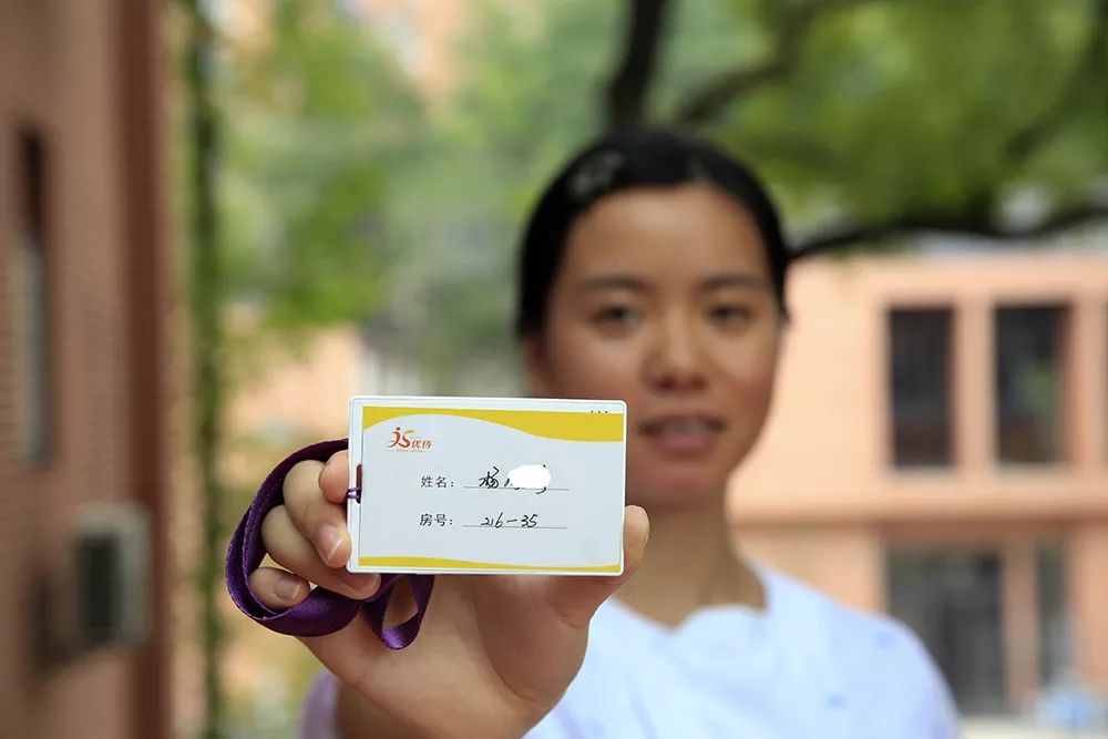 智能卫生护理机器人,自动化清洁厕所的机器人