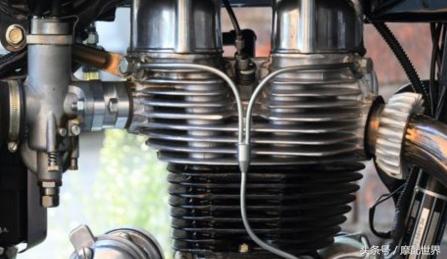 摩托车行驶中化油器漏油怎么回事,摩托车换了新的化油器怎么还漏油