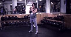 一对哑铃在家如何练出倒三角身材,哑铃练倒三角身材怎么练