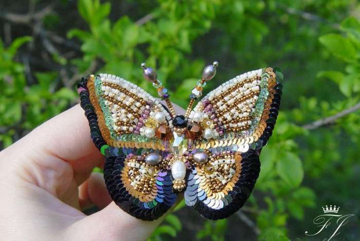 1分钟爱上的昆虫胸针 俄罗斯妹纸用了多少好材料？