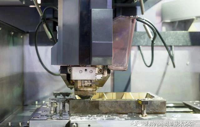 20种取出丝锥断在工件里的技巧,丝锥钻头断在孔里怎么弄出来