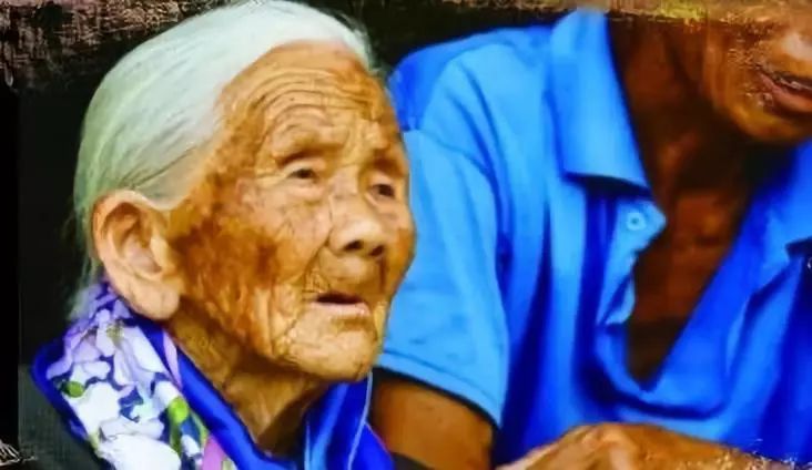 毒打、强奸、*虐性**……他把一个女人的真实故事画成漫画,看到第几张你哭了?