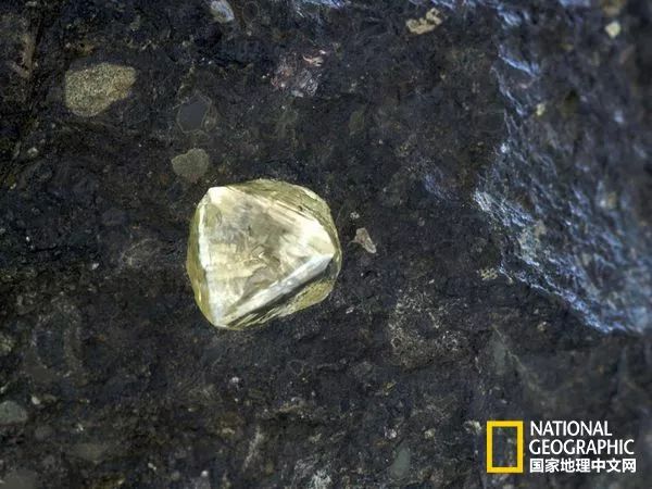 目前地球有没有比钻石还珍贵 (地球大量钻石)