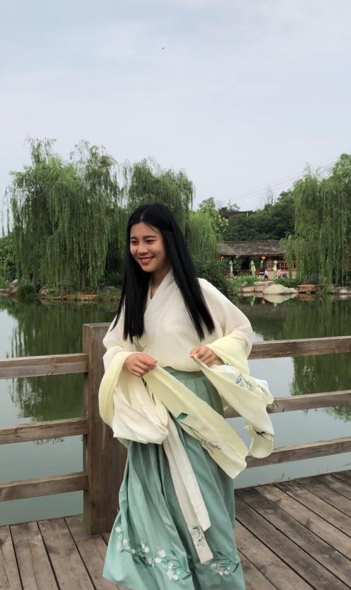 正在刷抖音的你文案,正在刷抖音