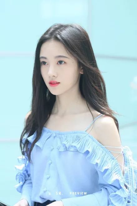 鞠婧祎穿分叉裙,鞠婧祎衣服打结