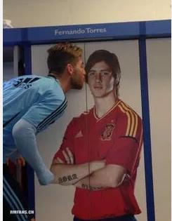 足坛令人难忘的画面,足坛温情瞬间合集