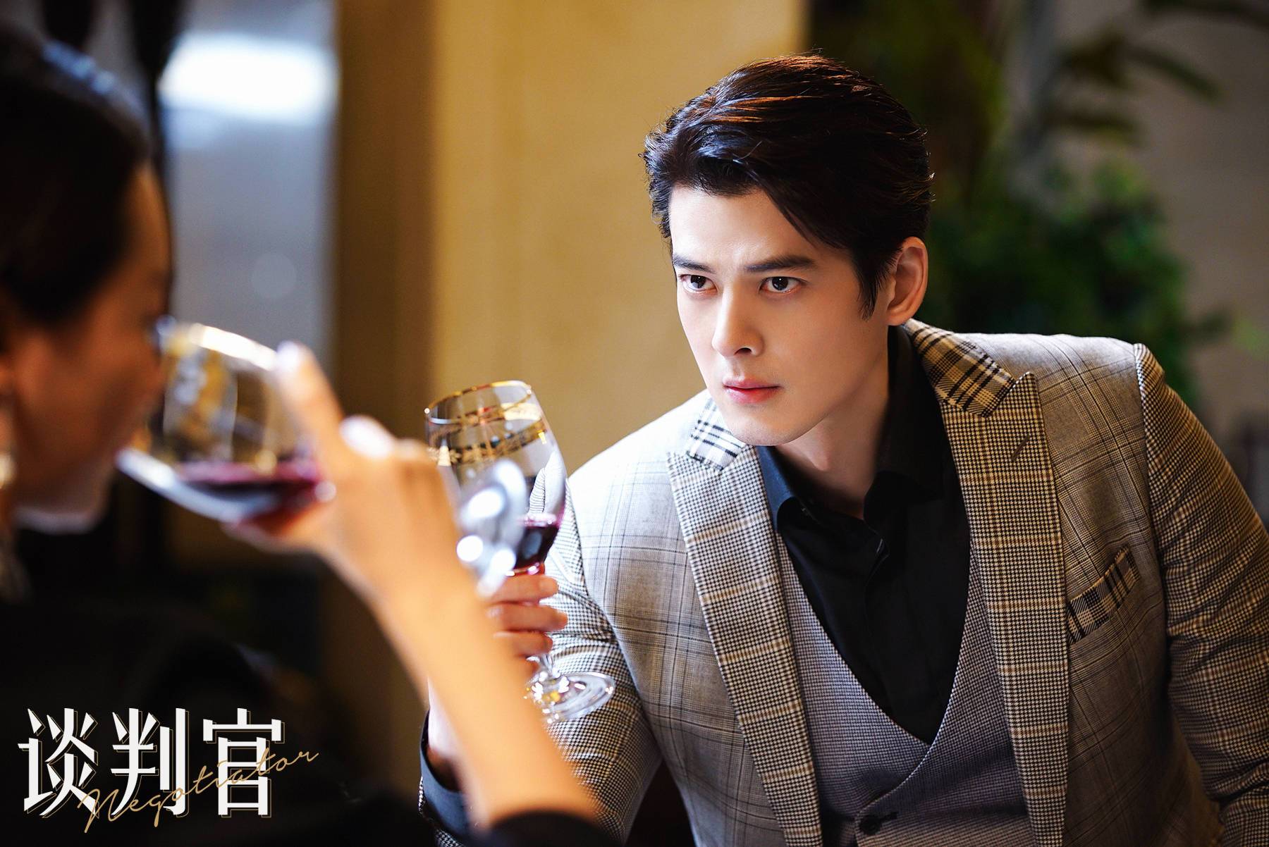 如何让肌肤锁住水分，看看幂姐如何保持少女肌，hold住晓飞总