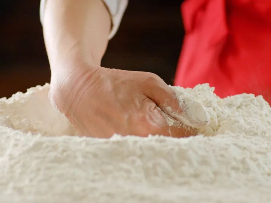 美食家蔡澜带两个女孩吃遍天下,美食家蔡澜吃鱼