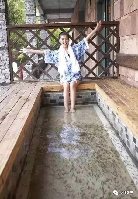 温泉水滑洗凝脂什么意思,温泉水滑洗凝脂上一句是什么