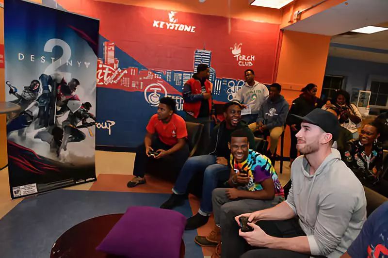 在NBA,你们这些不务正业的家伙,甚至可以打篮球!