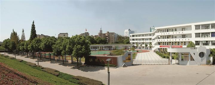 为美丽校园建设添砖加瓦,旧貌换新颜美丽校园建设进行中