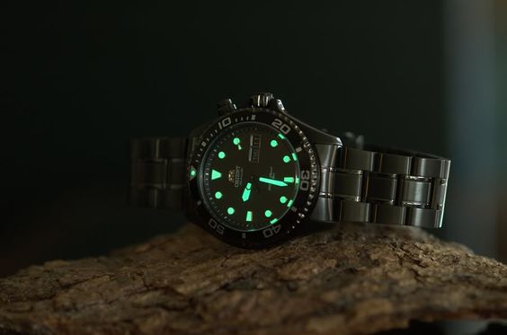 高仿表都是骗人的吗,一比一复刻假表