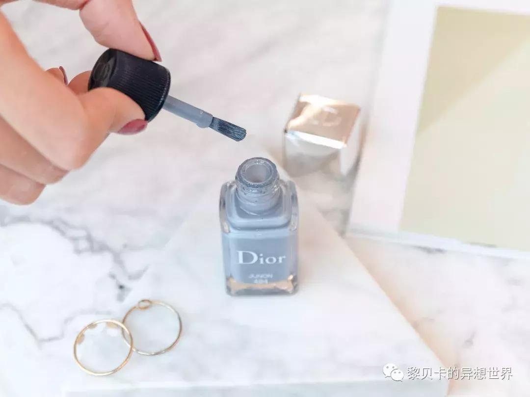 夏天指甲油2022年新款显白图片,显手白的十种指甲油推荐