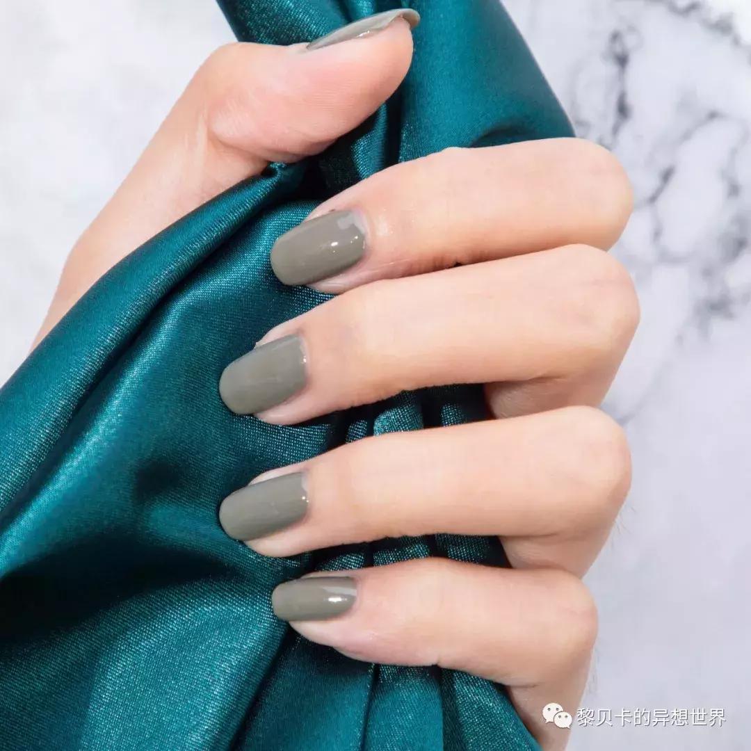 夏天指甲油2022年新款显白图片,显手白的十种指甲油推荐