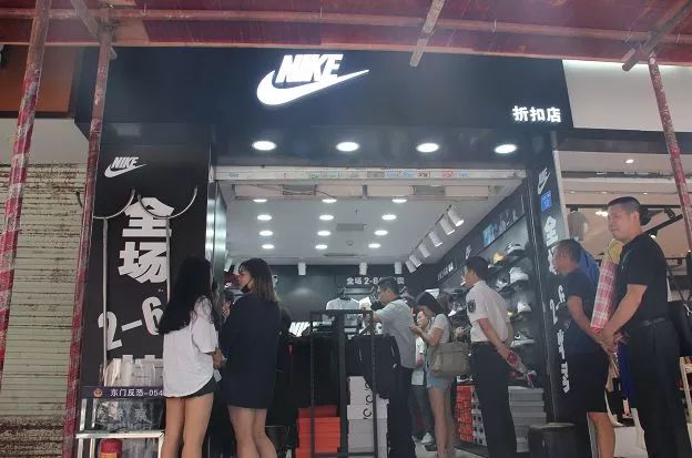 阿迪实体店怀疑是假货怎么办,正规大商场买的阿迪会是假的吗