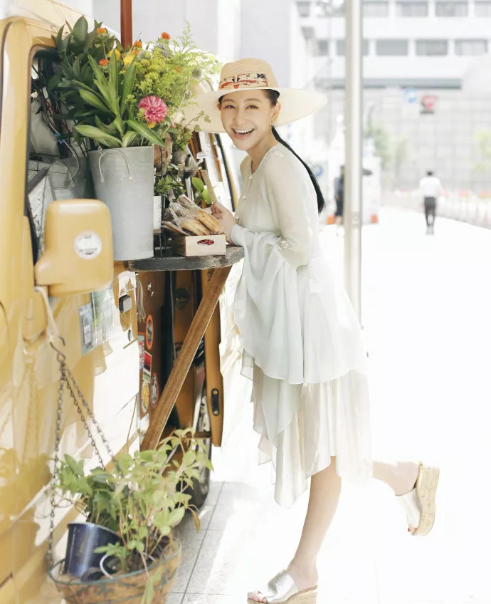 设计师兰玉婚纱设计,中国高定婚纱设计师