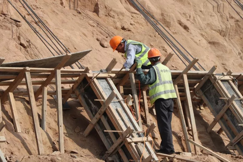 =190个足球场？！揭秘一带一路上的“客运长龙”和“陆港巨鲸”