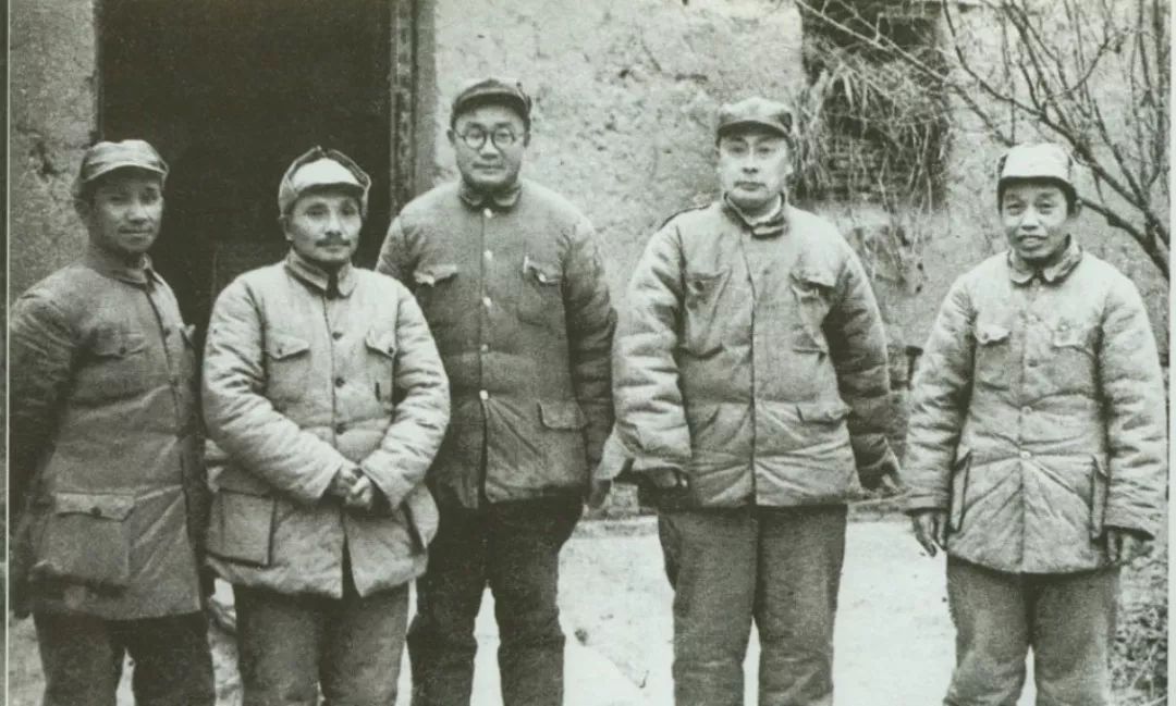 今天是*小平邓**诞辰114周年，让我们道一声：小平，您好！