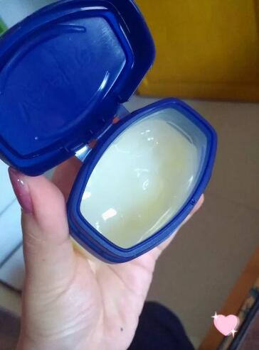 小小的凡士林原来有这么多的用途,万能的凡士林小妙招你学会了吗