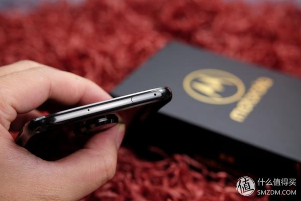 摩托罗拉motoz3测试,摩托罗拉motoz3开箱