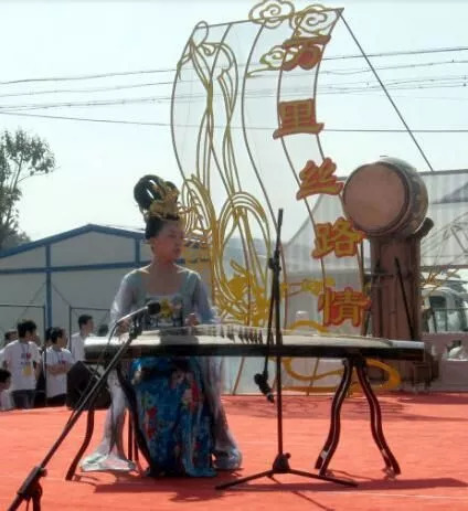 「慢城·艺林」蓝田戏迷们,快来天鹅湖广场过足戏瘾吧!