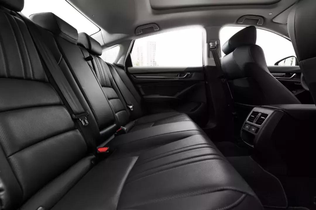 全新款大号本田雅阁十代试驾,本田雅阁混动十万公里测评懂车帝