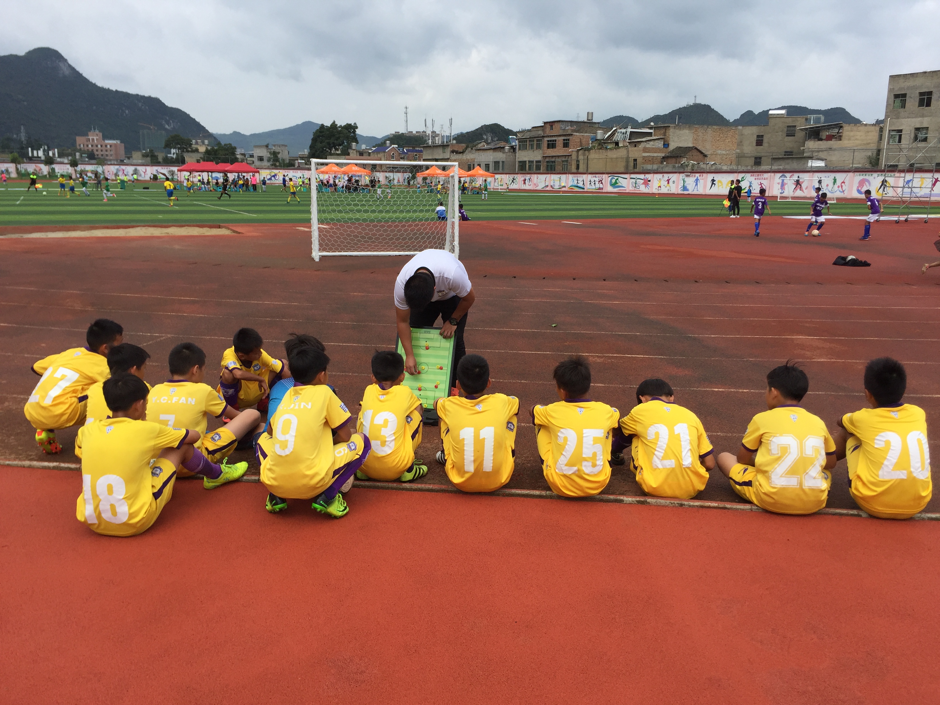 鸵鸟足球青训,从九岁接触足球参加青训背井离乡