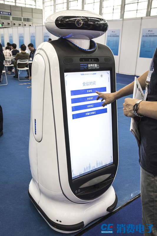 大牌云集！微软全息眼镜、索尼/爱普生智能手表，机器人都来了~