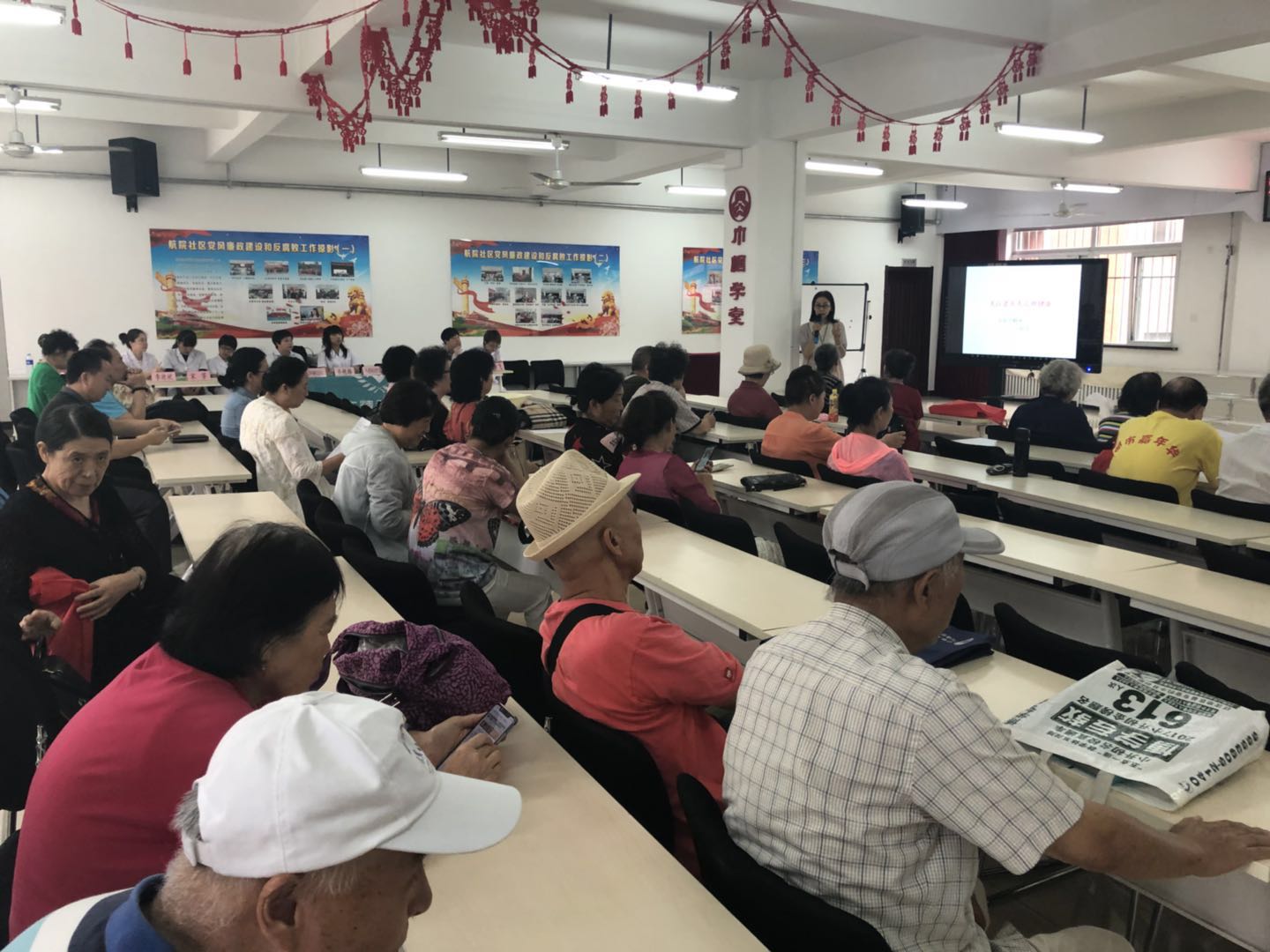 关注夕阳温暖心巢