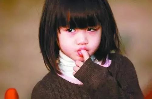 如何干预婴幼儿吸吮手指的习惯,一岁宝宝吸吮手指应该制止吗