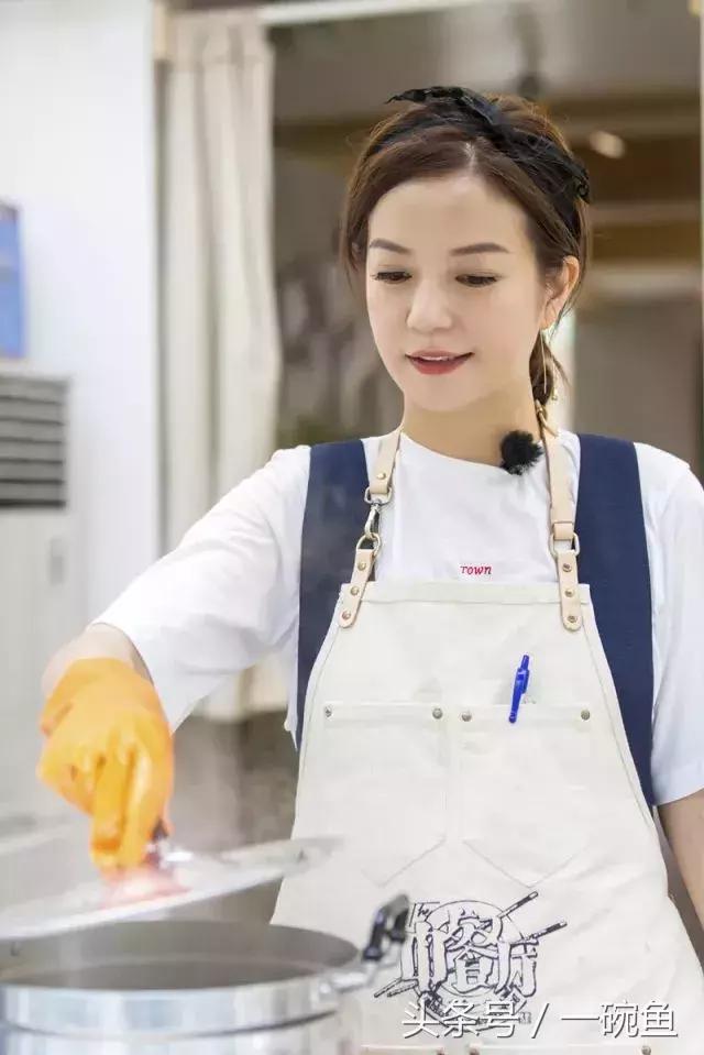 中餐厅赵薇自带火腿片段,中餐厅赵薇穿搭