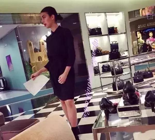 她用蜜桃臀彻底征服C罗，这个亿万少女的情敌竟是个灰姑娘？！