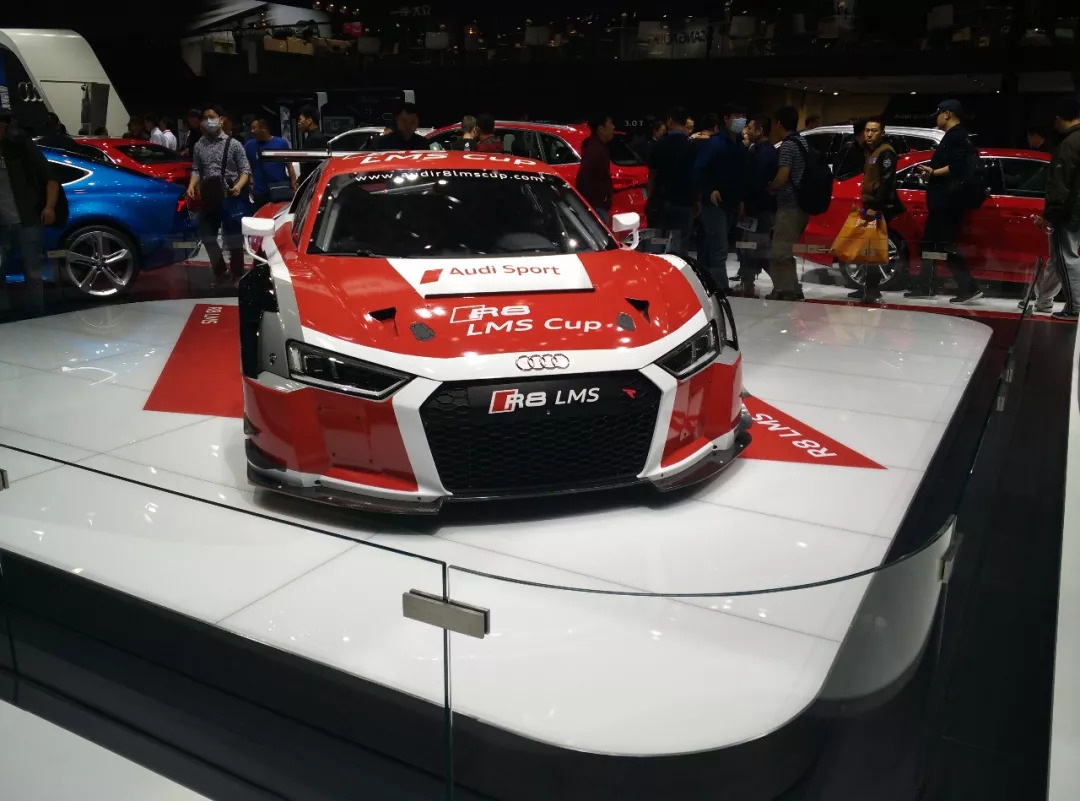 绝色超跑倾城“红”颜