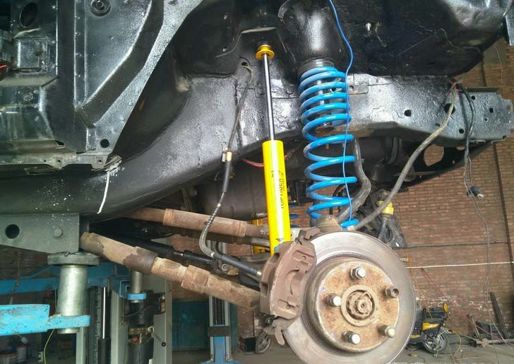 93年切诺基213小切越野大变身，重度爆改8寸升高石头派攀岩大脚怪