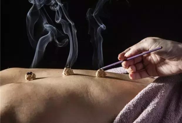 女性调理身体艾灸哪些穴位,女性艾灸补气血艾灸哪几个穴位