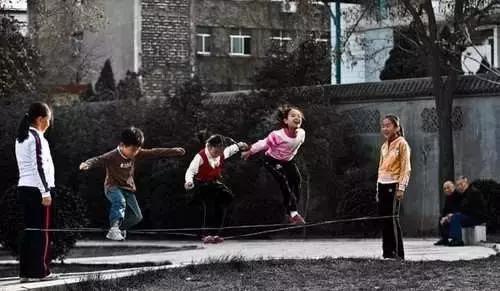 30年前的人们是怎样生活的,30年代的人的生活