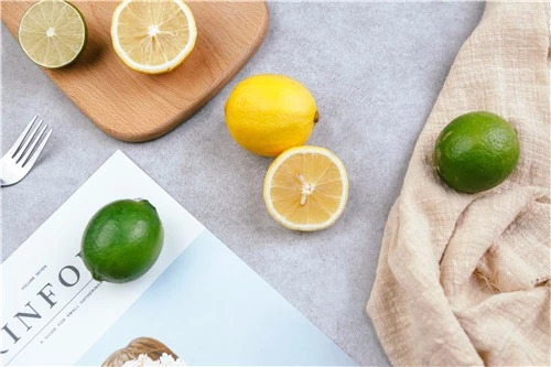怎么只用一个柠檬泡水喝还好喝,如何用柠檬泡水最好喝又还不苦