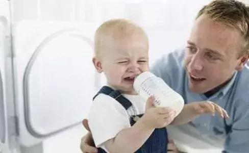 冲奶水太凉有影响吗,冲奶稍微奶粉多了一点有事吗