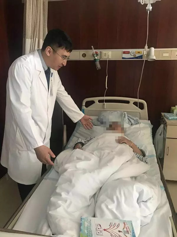 女子嗓子长出菜花,女子喉咙长了一根韭菜怎么办