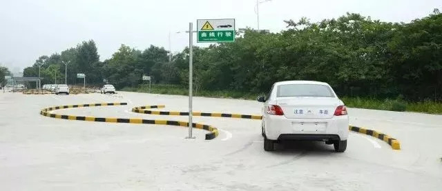 今年驾校生意,现在为什么驾校报名费这么高了