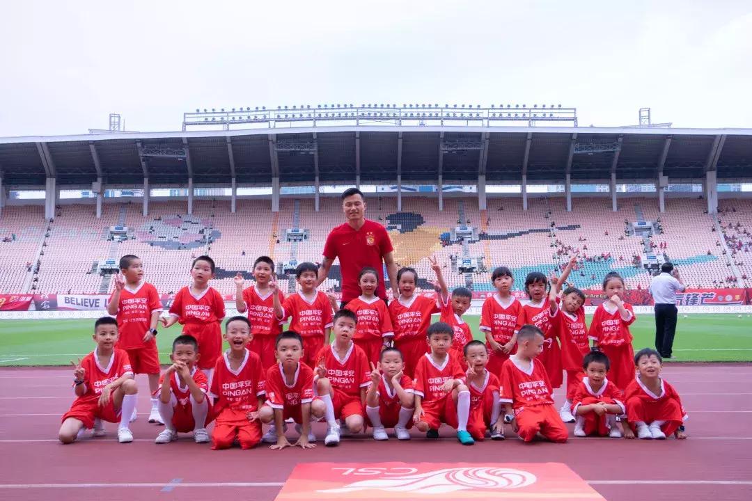 从中超到曼城，从梦想到公益中国平安助力培育中国足球新一代