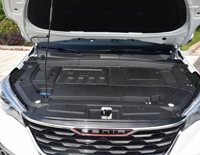 连车标都换了，买车还送美少女陪聊，一汽这款新车要放大招了！