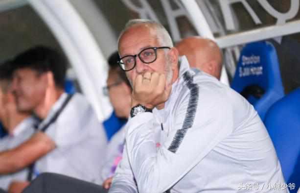 国足0比2日本韦世豪武磊的表现,国足10大最佳球员