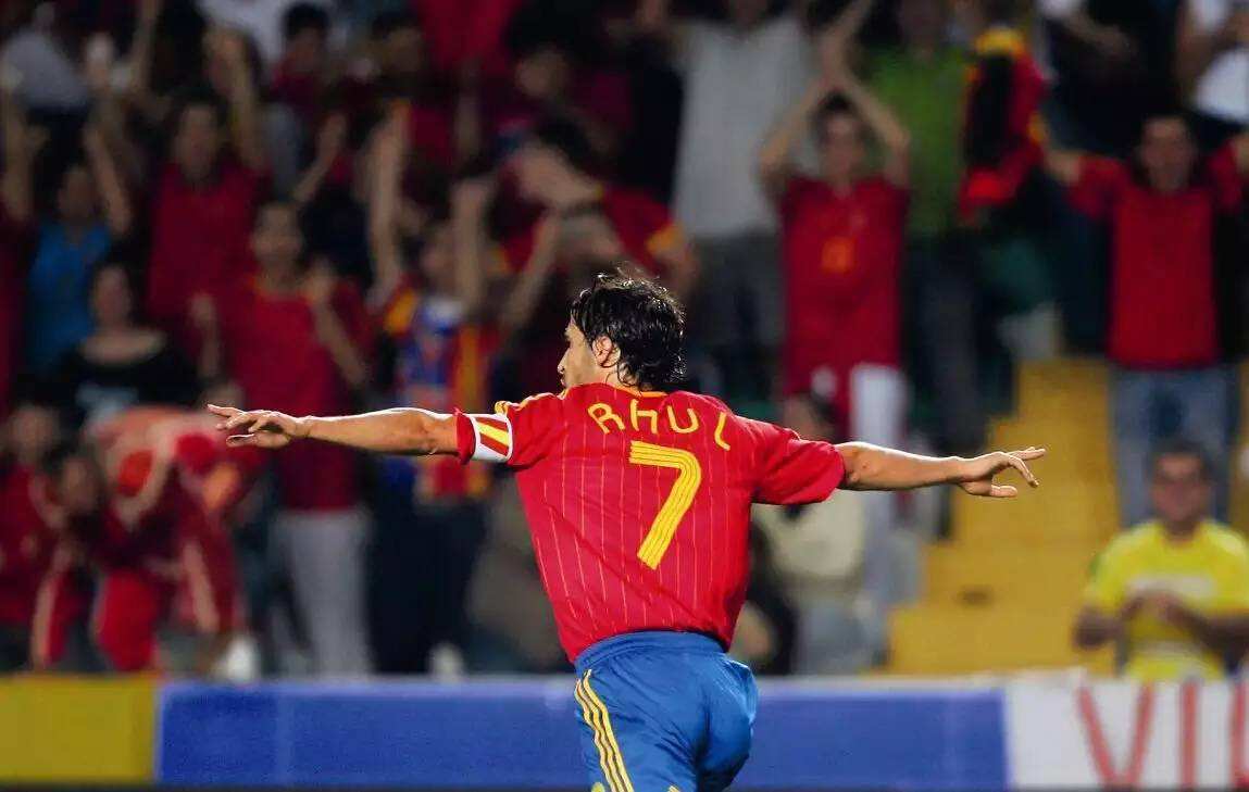 21世纪最伟大的足球运动员前20名,21世纪最伟大的五个后卫